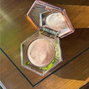 Fenty Diamond Bomb Highlighter
